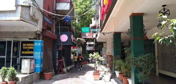 Safdarjung Development Area Market Delhi: Location, Connectivity, Nearby Areas