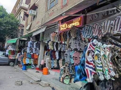 Tank Road Jeans Market Delhi: Location, Connectivity, Nearby Areas